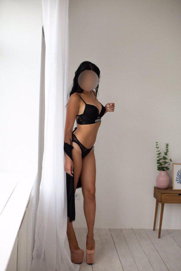 Проститутка Анжелика с 2 размером груди сделает качественно фистинг классика и пригласит к себе
